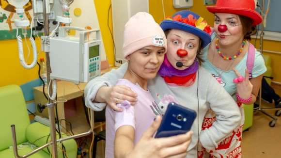 Тик-Так Больничный клоун: Виртуальный праздник "День смеха"